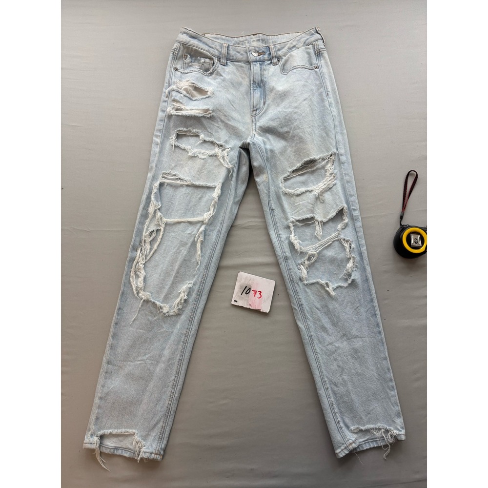 American Eagle Strigid Distressed Mom Jeans Light Wash Size 6 Regular